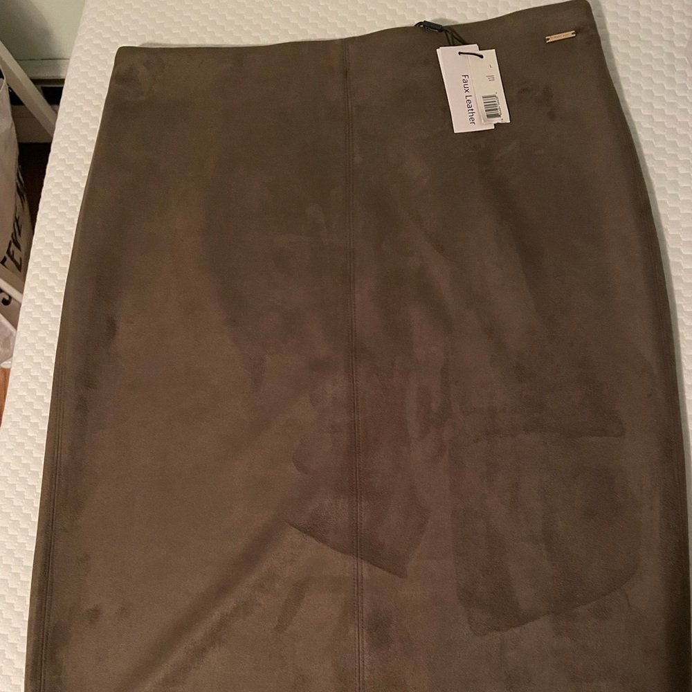Tahari skirt, size L; faux leather, brown